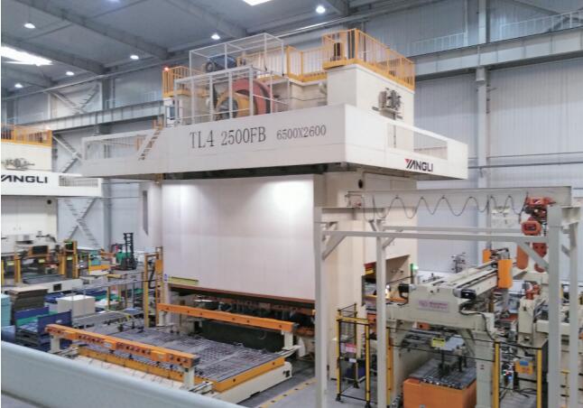 TL4系列閉式四點(diǎn)多連桿多工位壓力機(jī)